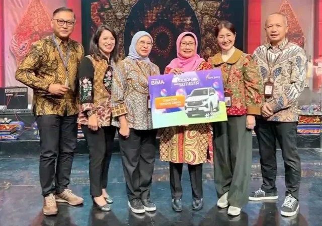 Setia 25 Tahun, Nasabah Bank Jateng Raih Innova Hybrid