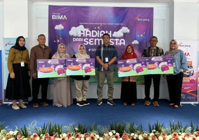 Senyum Bahagia Nasabah Bank Jateng Terima Hadiah Undian