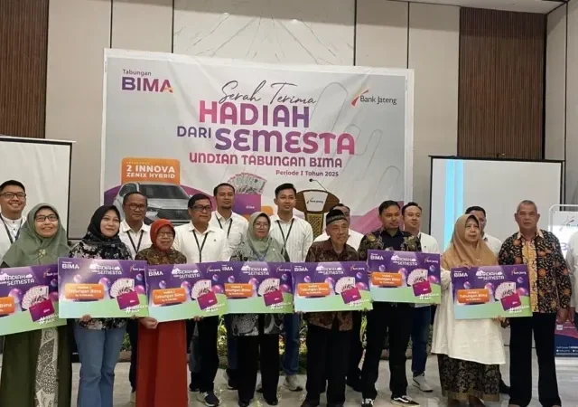 Kejutan Manis, Bank Jateng Blora Serahkan Hadiah Undian