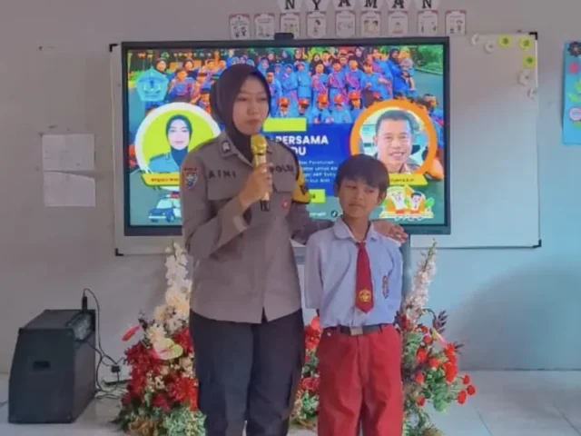 Polisi Jadi Pembina Upacara di SDN 2 Kepatihan, Edukasi Lalu Lintas hingga Cegah Bullying Sejak Dini