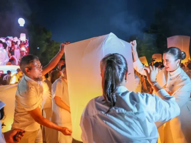 Ribuan Lampion Terangi Langit Borobudur