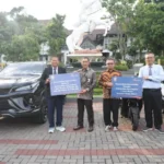 Bank Jateng Perkuat Sinergi dengan Undip, Serahkan Fortuner dan Dua NMax untuk Dukung Operasional Kampus